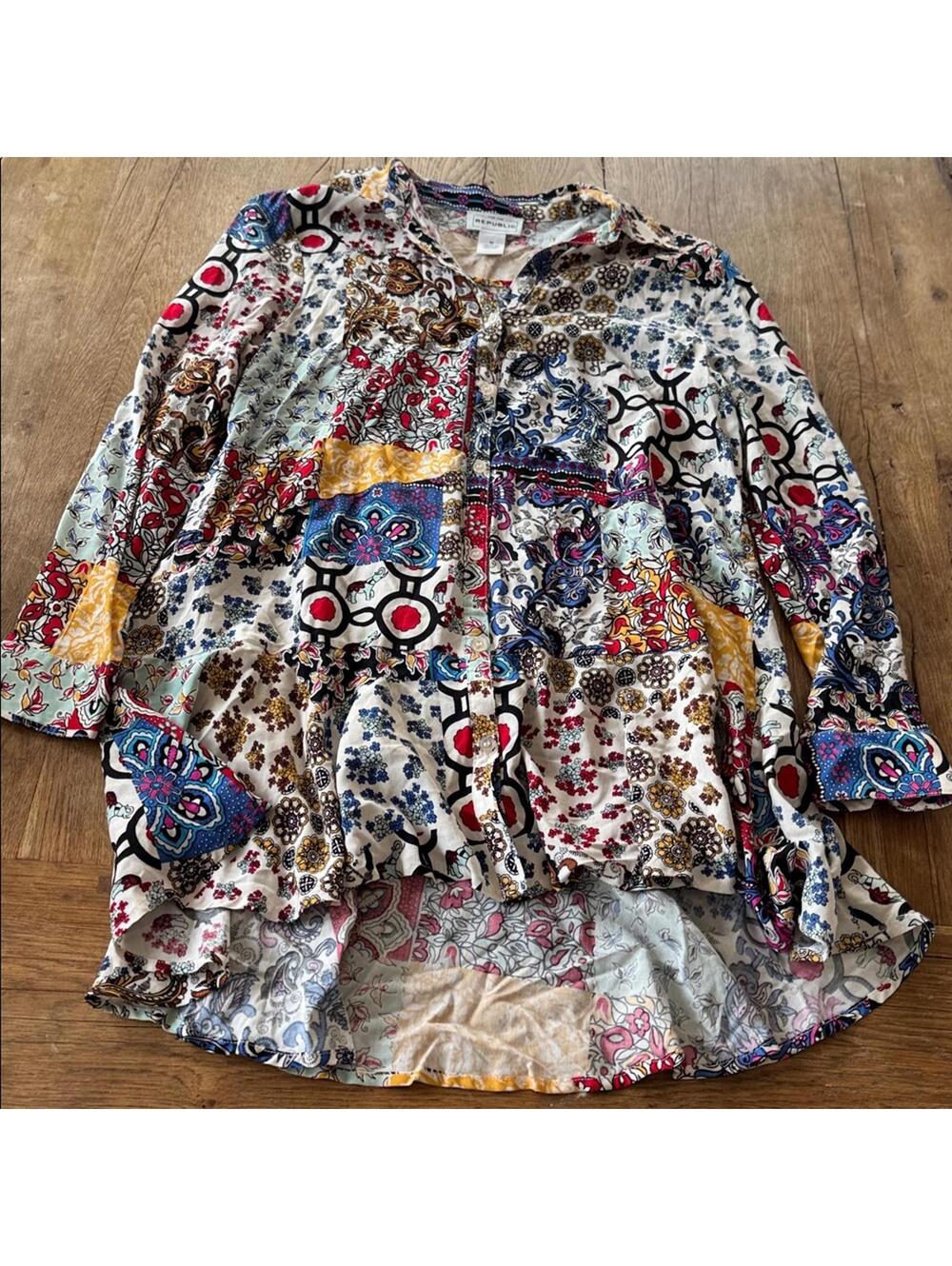 For The Republic Tunic Top Womens Medium Multicolor Floral Button Down